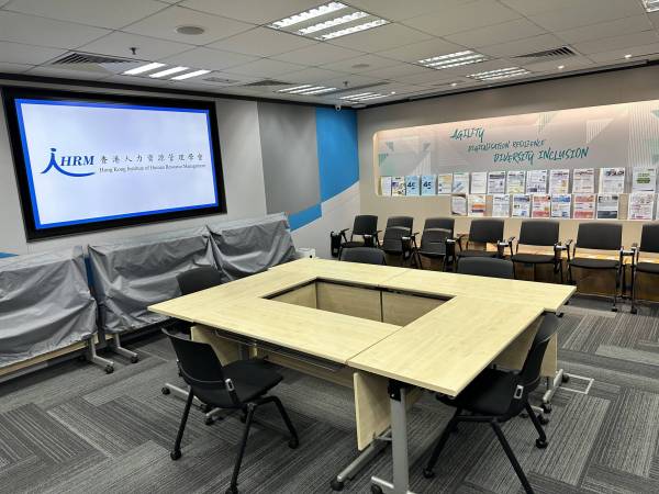 Meeting Setting Room 1 (750 sq. ft.) 4 – 16 persons