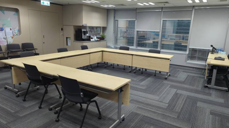 Meeting Setting Room 1 (750 sq. ft.) 4 – 16 persons